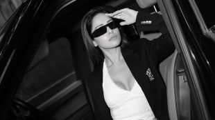 Nushrat Bharucha latest photos | Nushrratt Bharuccha black white stylish look | नुसरत भारुचा लेस्टेस्टी फोटो | नुसरत भारुचा ब्लेक विश्वाली स्टीली लोक