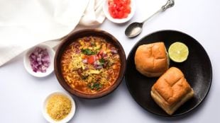 misal pav step by step recipe in gujarati | Mumbai's famous restaurant style misal pav recipe