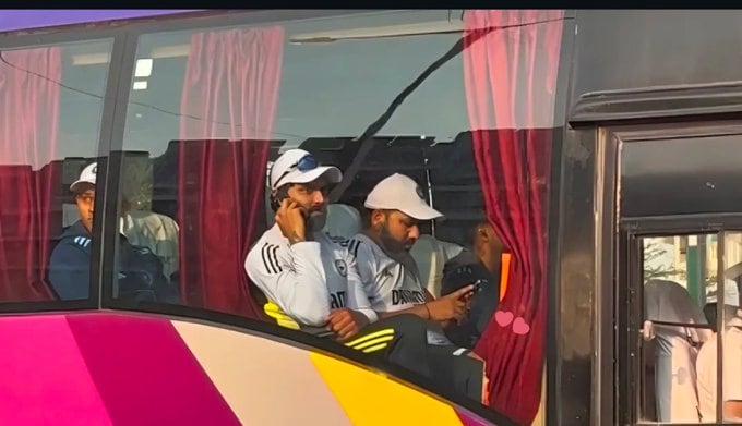 Rohit Sharma Ravindra Jadeja Team Bus