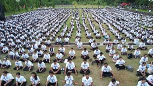 Political leaders participate in Yoga Day in Kolhapur