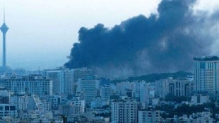 US President Donald Trump warns citizens of Tehran to leave the city