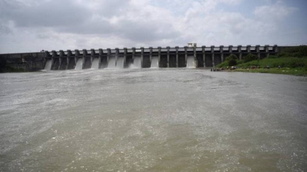 water crisis in irrigation projects news in marathi