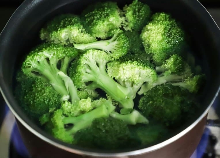 8 Brain Foods That Sharpen Your Memory and Keep Your Mind Young