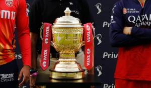 IPL 2025: आयपीएल ट्रॉफीवर लिहिलेल्या संस्कृत मंत्राचा अर्थ काय? ९९ टक्के लोकांना माहित नाही; ती सोन्यापासून बनवलेली आहे का? किती आहे किंमत