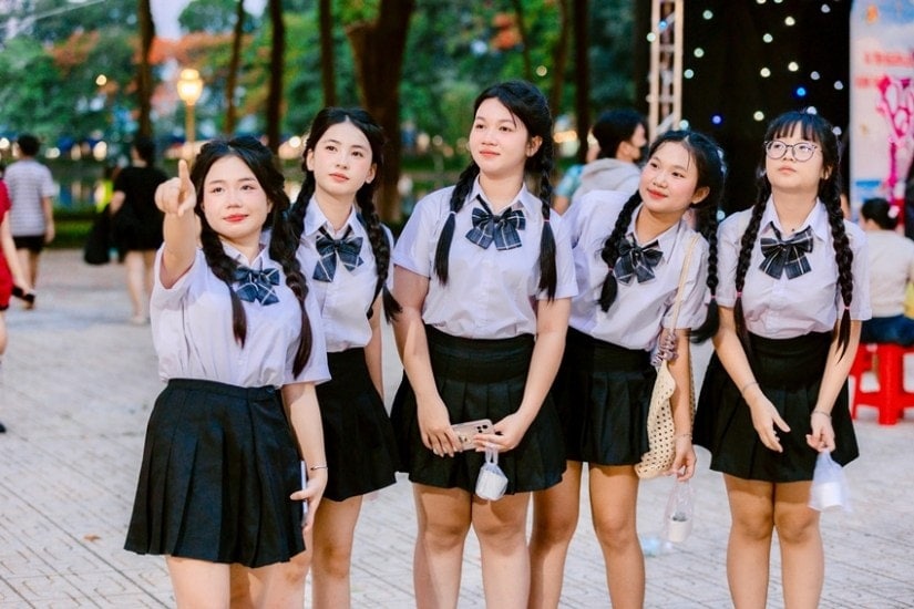 Short Skirts in Japanese Schools