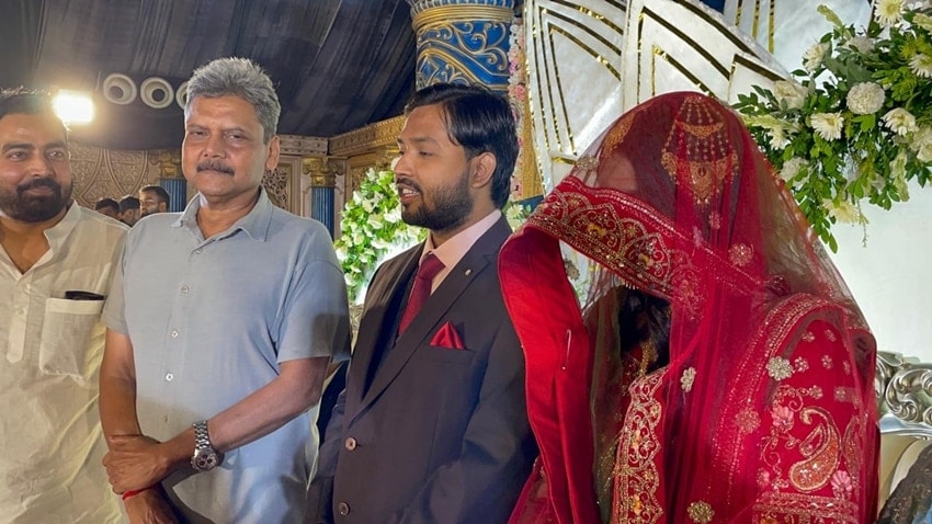 Simplicity and Grace Khan Sir's Wife Aiman Siddiqui Wins Hearts at Wedding Reception