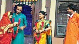 kutumb kirtan marathi play Sankarshan Karhade new drama review and comedy highlights