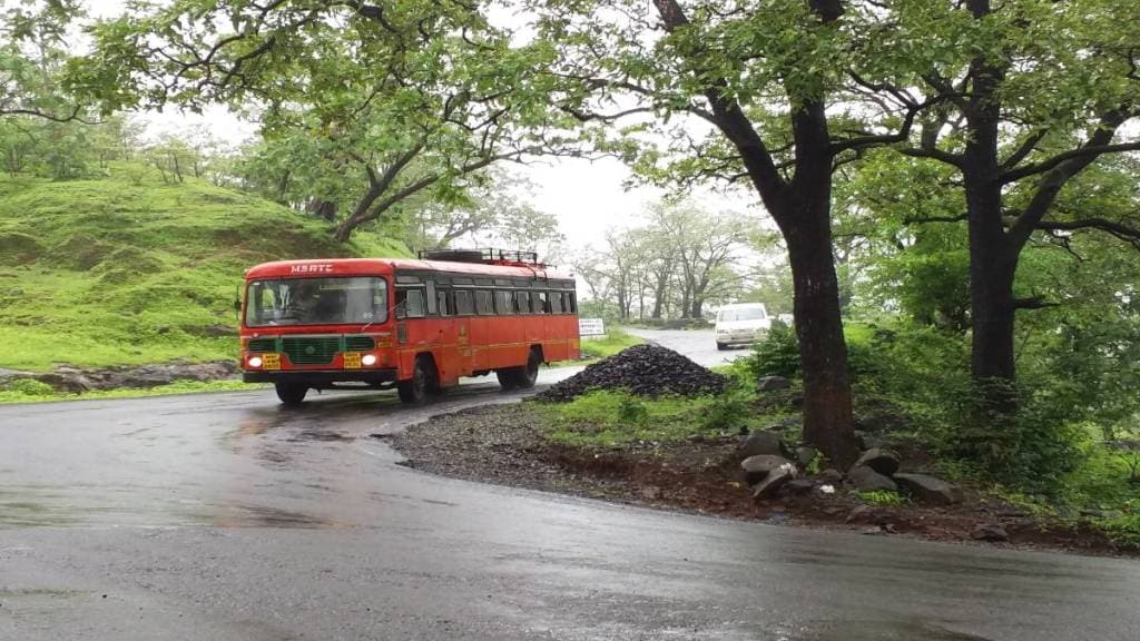 Mahabaleshwar Poladpur night traffic closed due to rain
