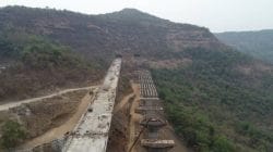 मुंबई-पुणे द्रुतगती महामार्गावर सुसाट प्रवासासाठी डिसेंबरपर्यंत प्रतीक्षा