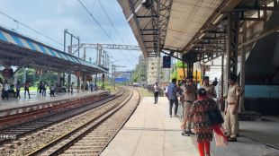 Mumbai Local Accident | Mumbai Local Accident near Diva Mumbra Railway Station