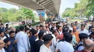 nashik girish mahajan photo session on highway