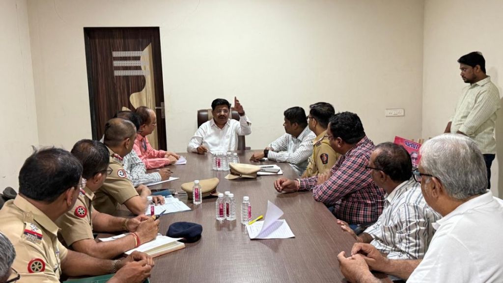 mumbai ahmedabad nh48 traffic jam issue palghar mla Vilas Tare meeting action