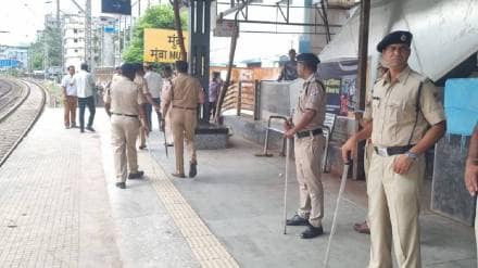 train accident mumbra diva passenger injured died pushpak express local train