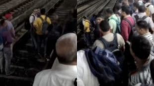 badlapur local train delay passengers protest on railway tracks