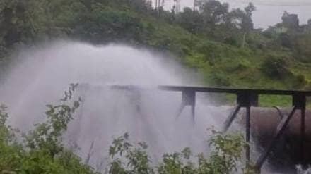 water wastage due to pipeline burst in Kolhapur