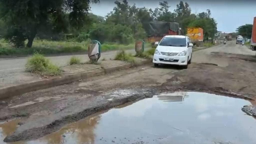 residents Annoyed over potholes on Wada Bhiwandi road