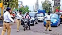 चौक सोडून घोळक्याने कारवाई; वाहतूक शाखेतील तीन पोलीस निलंबित