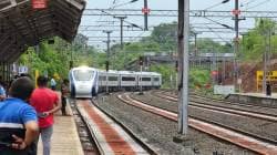 कोकण मार्गावरील वंदे भारत एक्स्प्रेसच्या पावसाळ्यात फेऱ्या कमी करण्याचा निर्णय; कोकण विकास समितीची सहा दिवस गाडी चालविण्याची मागणी नाकारली