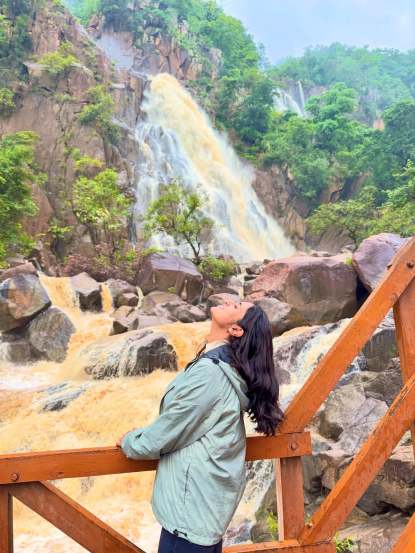 rinku rajguru rainy season trip to lodh waterfall in jharkhand