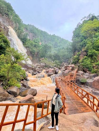 rinku rajguru rainy season trip to lodh waterfall in jharkhand