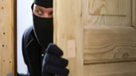 Pune flat robbed of gold ornaments and cash worth Rs 7 lakhs