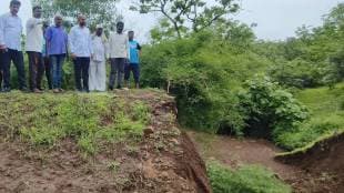 sangli kusaiwadi bund burst causing damage to agriculture and crops
