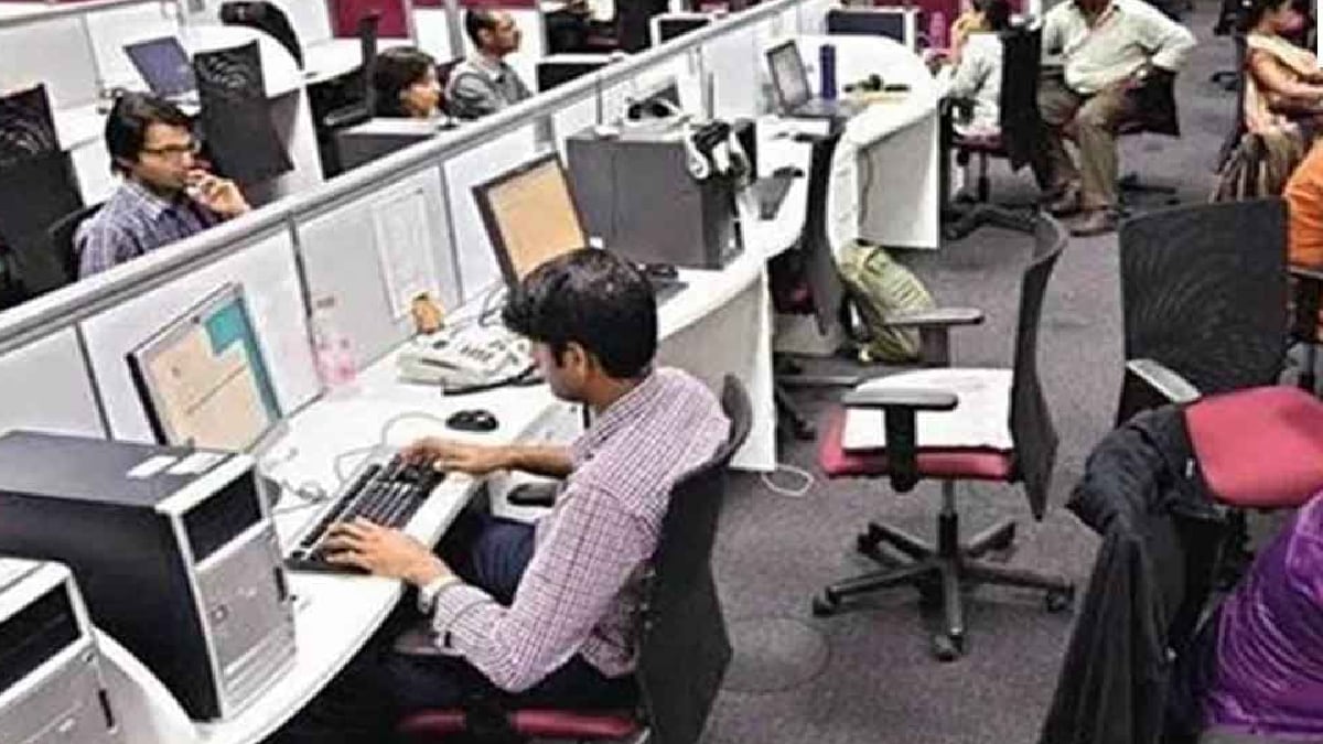 Growth in the services sector which is also recording rapid growth in the number of customers and employment is stable