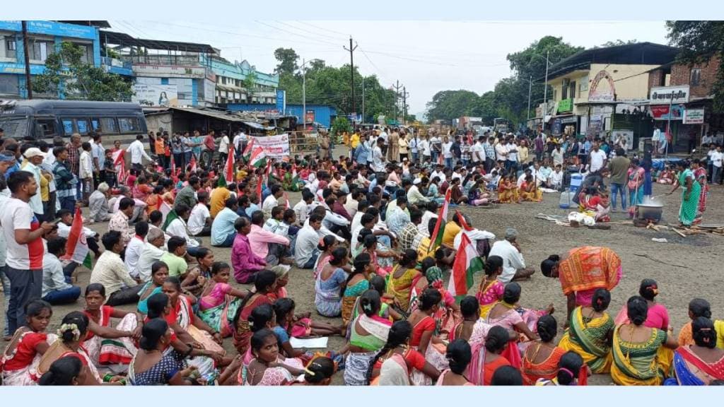 Rasta Roko Movement on Wada Highway by Shramajeevi Sanghatana