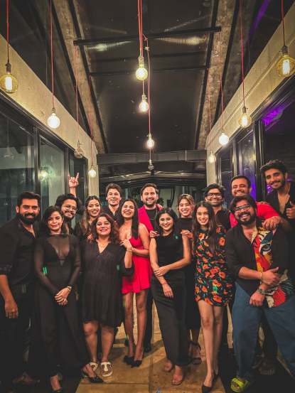 siddharth chandekar celebrates his birthday with friends