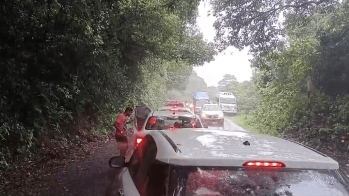 sindhudurg amboli ghat traffic jam due to weekend rush