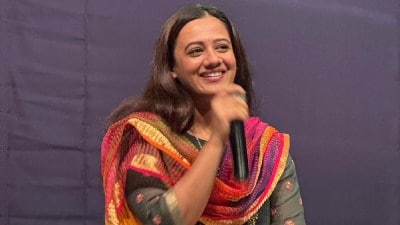 “जीआर रद्द झाला पण…”, हिंदी सक्तीचा निर्णय मागे घेतल्यानंतर स्पृहा जोशीने शेअर केली कविता