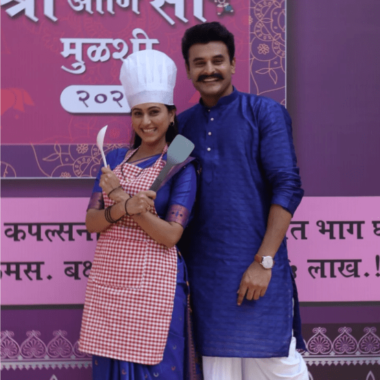 मालिकेत सुमित पुसावळे आणि रेश्मा शिंदे यांच्या मुख्य भूमिका आहेत.