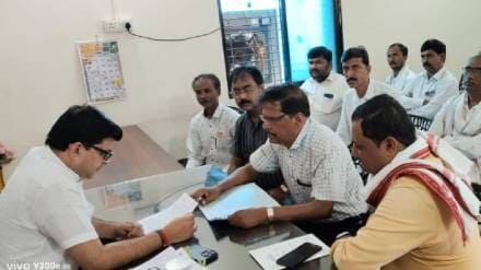Sudhir Kene meeting with Sumnit Wankhede about mobile ban issue