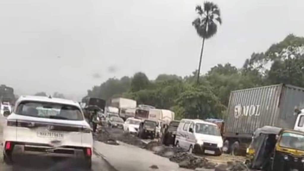 rain impact on Mumbai Ahmedabad highway news in marathi