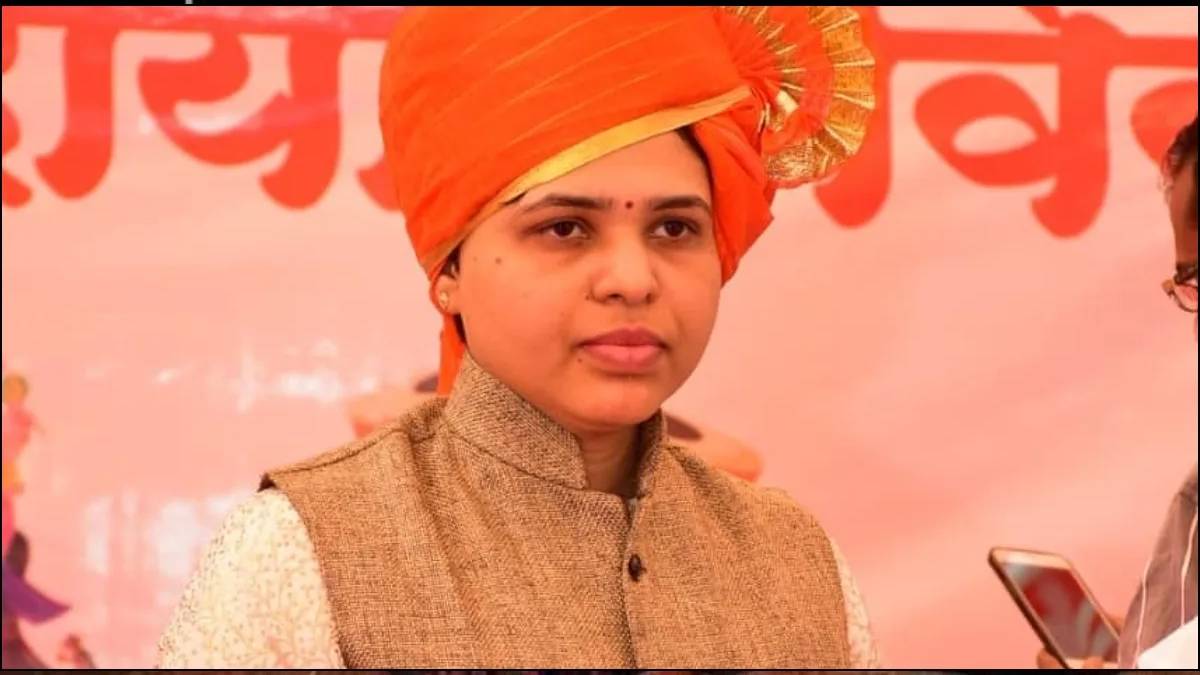 Shrirampur dowry case trupti desai meets Ahilyanagar District Superintendent of Police