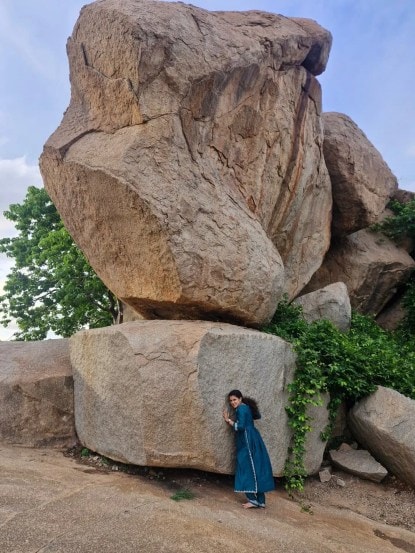 marathi actress kiran gaikwad wife vaishnavi kalyankar went to hampi
