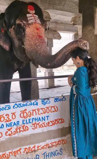 marathi actress kiran gaikwad wife vaishnavi kalyankar went to hampi