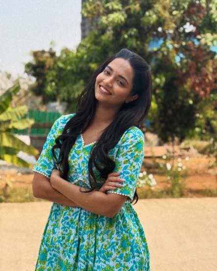 ‘नवरी मिळे हिटलरला’ मालिकेत अभिनेत्री वल्लरी विराजने लीला ही भूमिका साकारली होती.