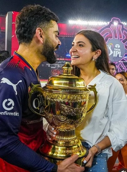 virat anushka photos in ipl final wining moment