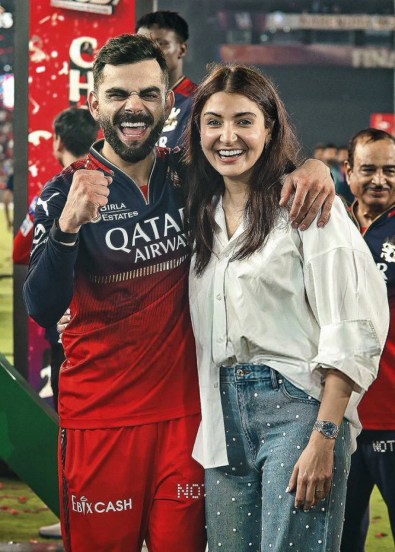 virat anushka photos in ipl final wining moment
