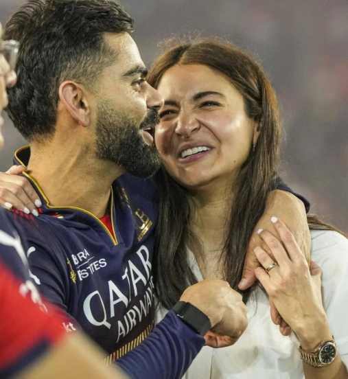 virat anushka photos in ipl final wining moment