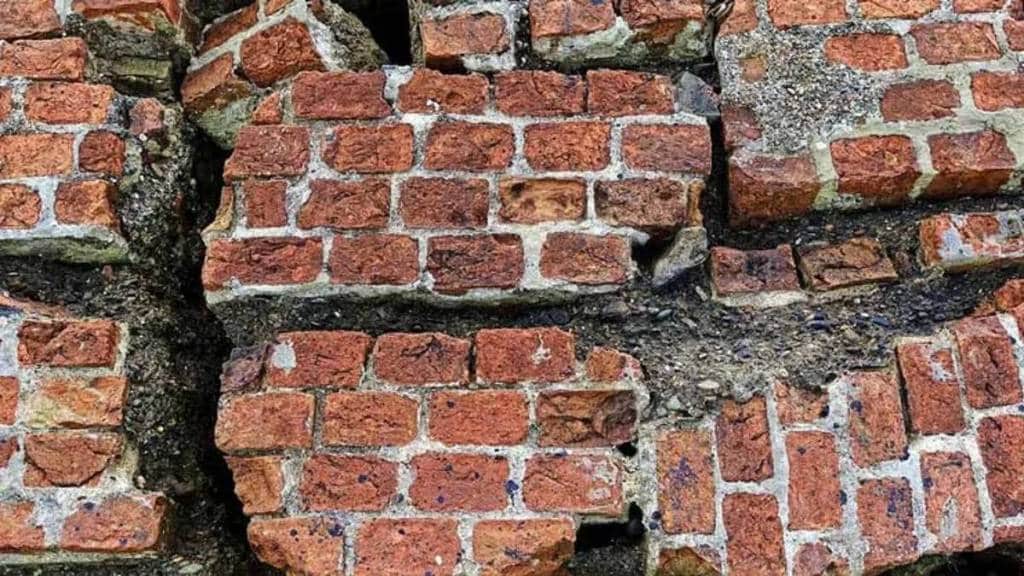 women injured in building wall collapse in bandra women injured in building wall collapse in bandra