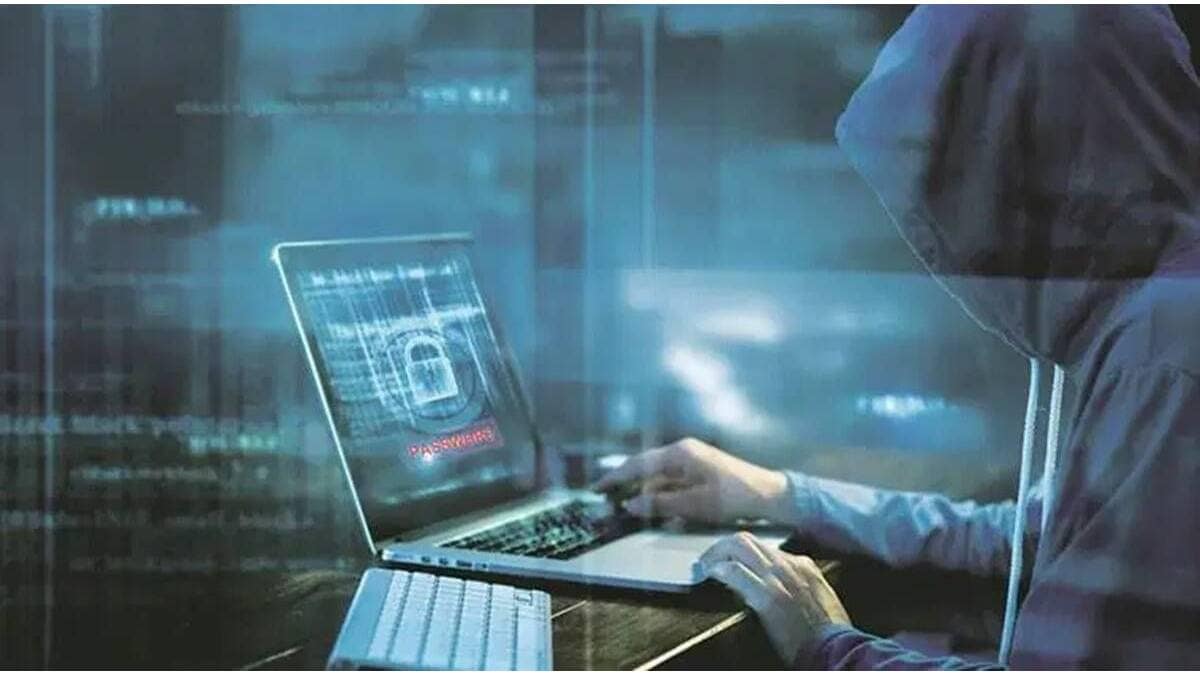 Lower Parel man 52 loses rs 1 crore 5 lakh in stock market cyber fraud