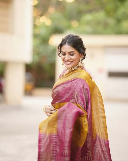 sonali kulkarni marathi actress