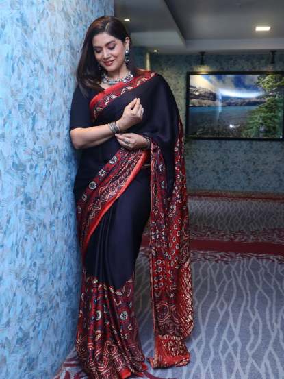 sonali kulkarni marathi actress