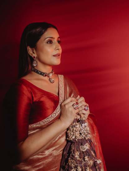 sonali kulkarni marathi actress