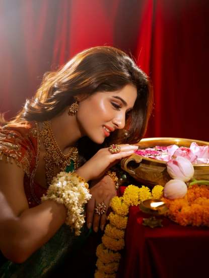 Neha Khan Nauvari Saree Look