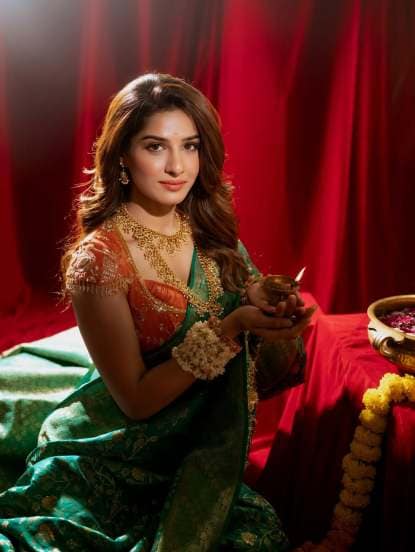 Neha Khan Nauvari Saree Look