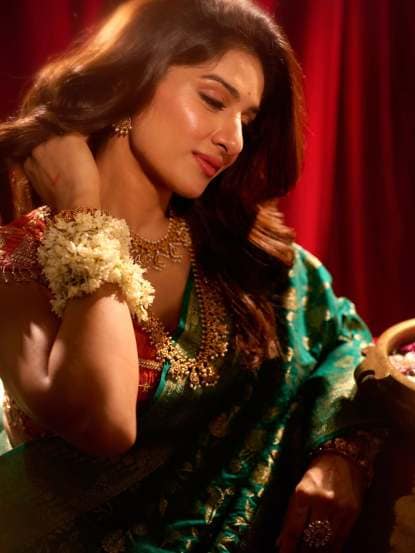 Neha Khan Nauvari Saree Look