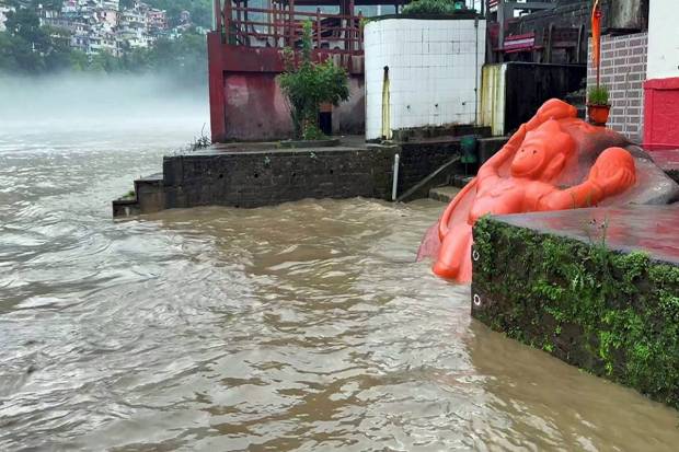 IMDच्या नोंदीनुसार, पांडोहममध्ये १३० मिमी, मंडी शहरात १२० मिमी, सुन्नी (शिमला) येथे ११३ मिमी आणि पालमपूरमध्ये ८० मिमी पावसाची नोंद झाली आहे. (छायाचित्र स्रोत: एएनआय)